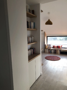 Alignés architecte - Maison neuve - étagères et mezzanine