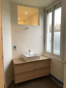 Alignés architecte - rénovation création salle de bain - vitrage réemployé